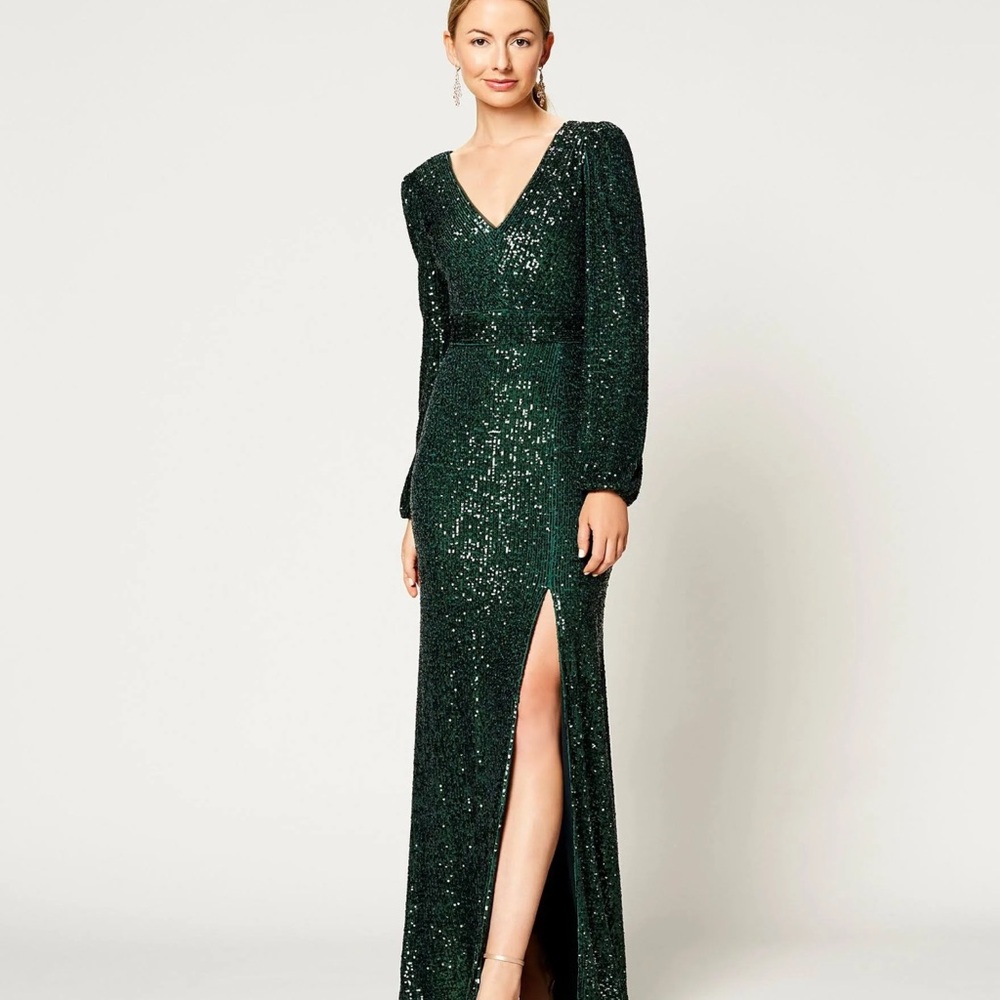 Brand: XSCAPE SIZE 4 Emerald Green Sequined Gown